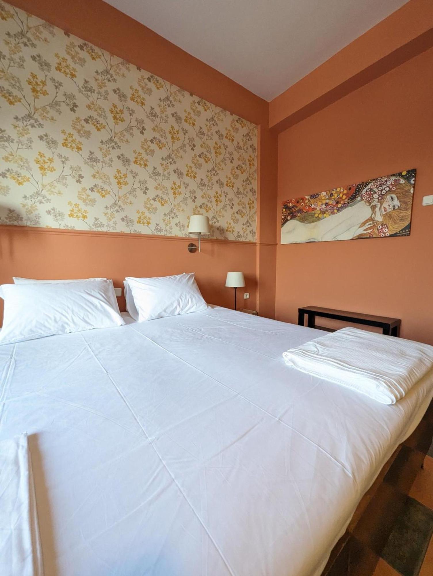 Okeania Seafront Rooms In Kamena Vourla Exteriör bild