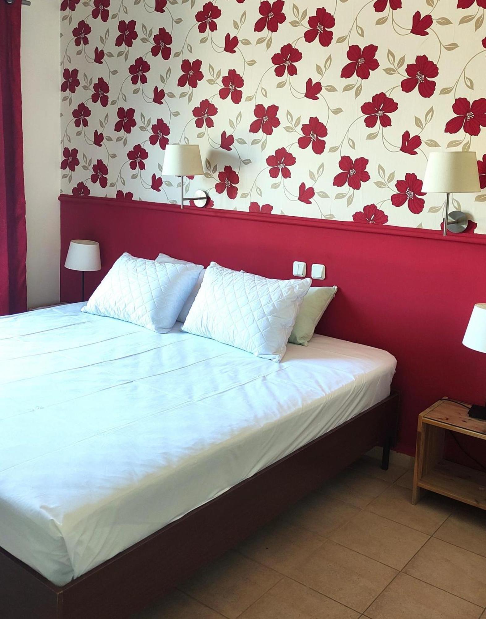 Okeania Seafront Rooms In Kamena Vourla Exteriör bild