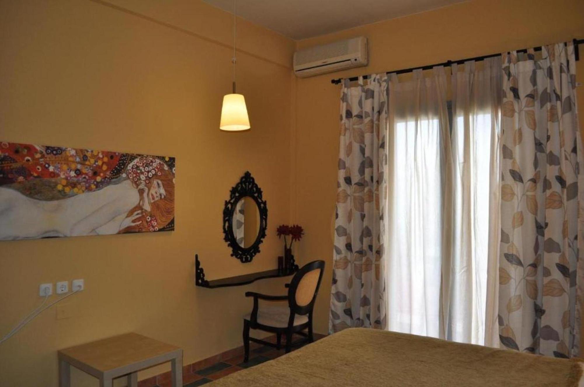 Okeania Seafront Rooms In Kamena Vourla Exteriör bild