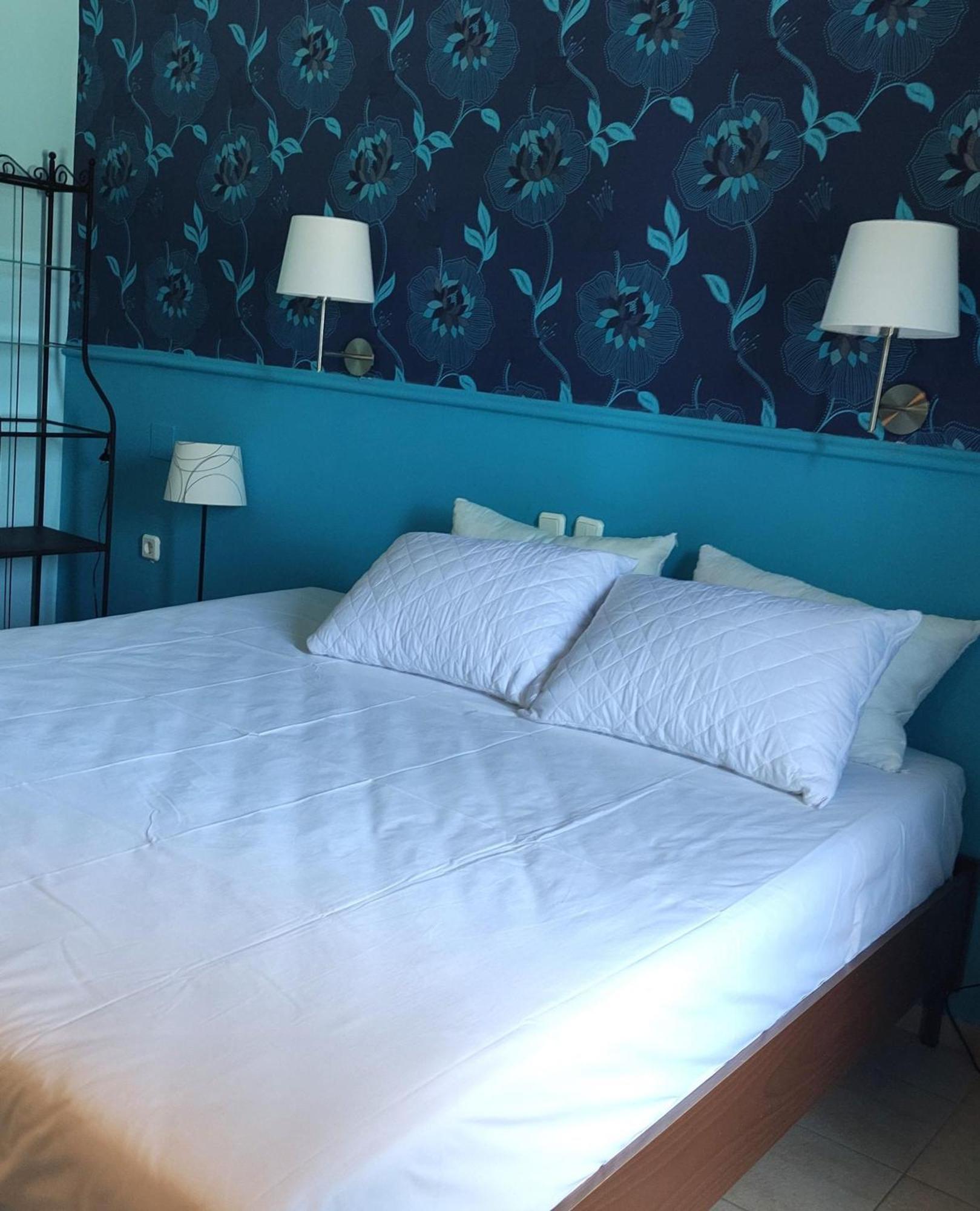 Okeania Seafront Rooms In Kamena Vourla Exteriör bild