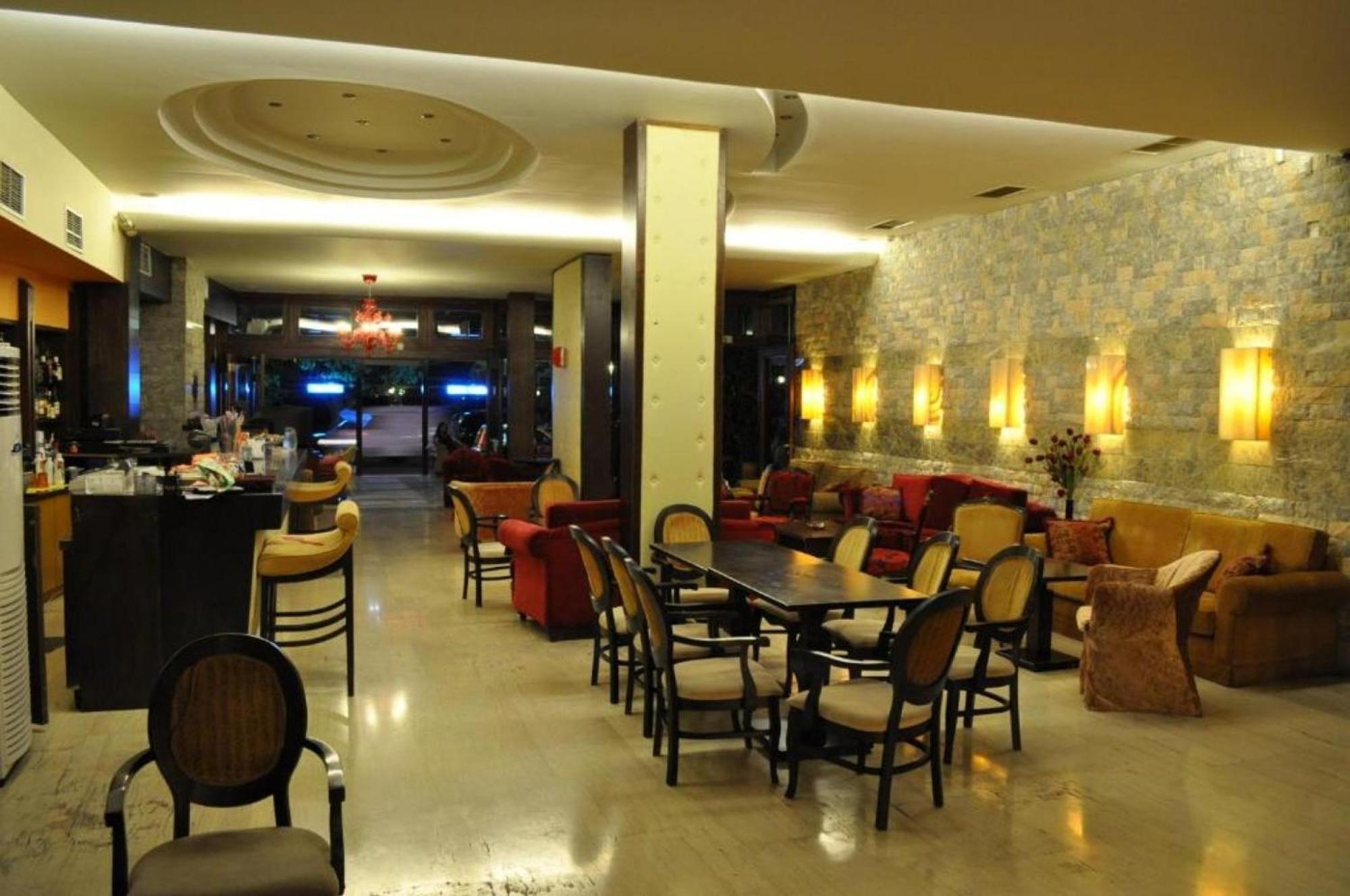 Okeania Seafront Rooms In Kamena Vourla Exteriör bild
