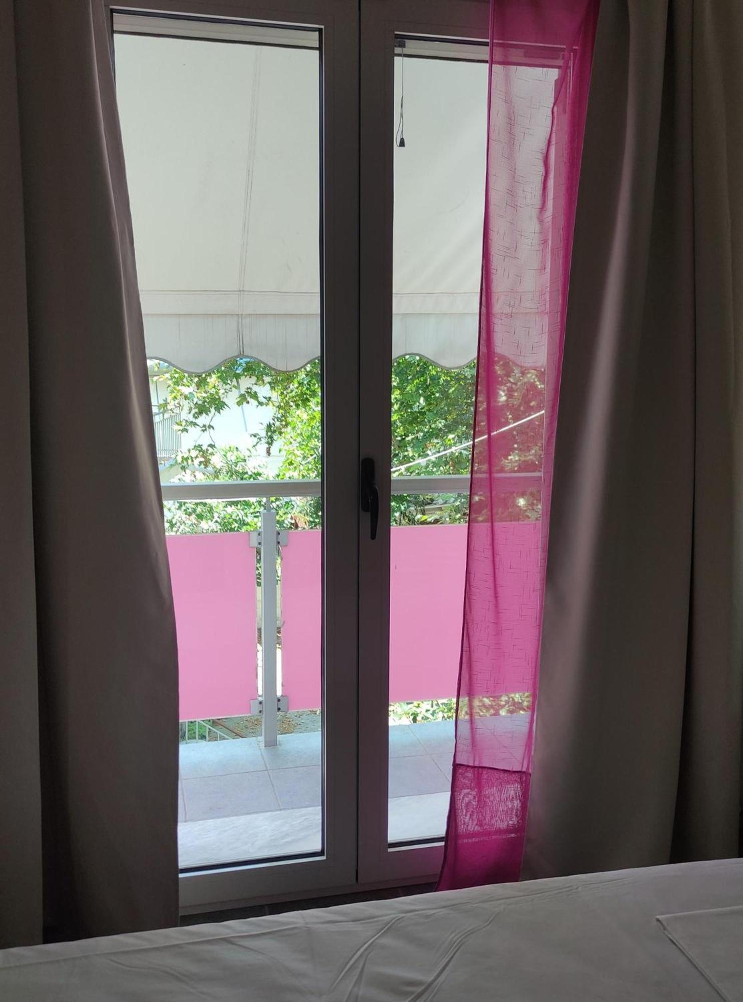 Okeania Seafront Rooms In Kamena Vourla Exteriör bild